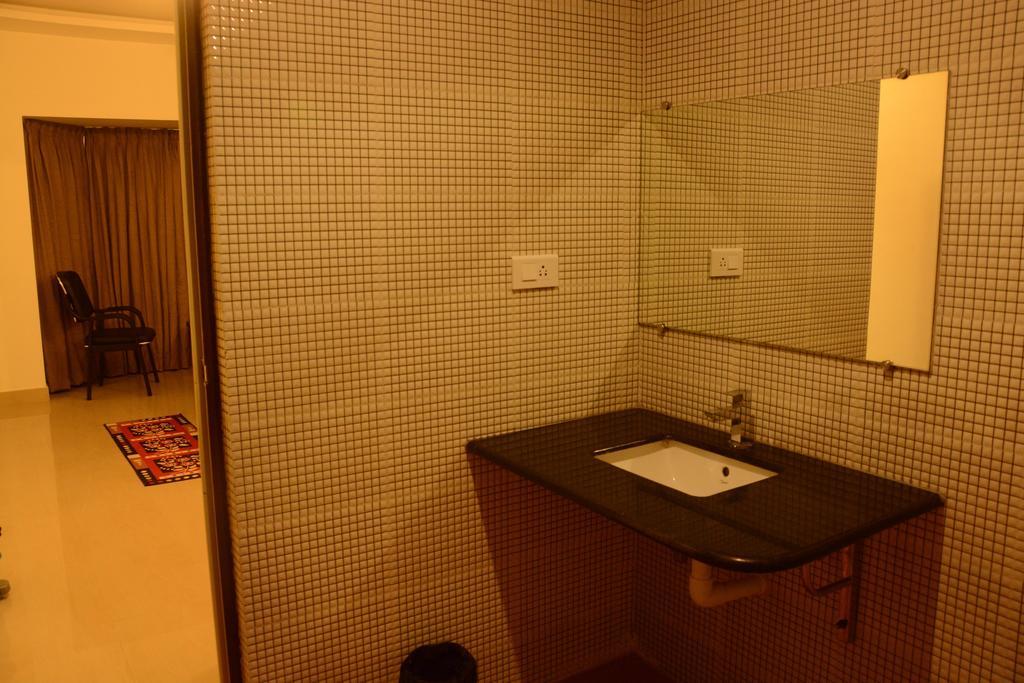 King Paradise Hotel Tiruchirappalli Exterior foto